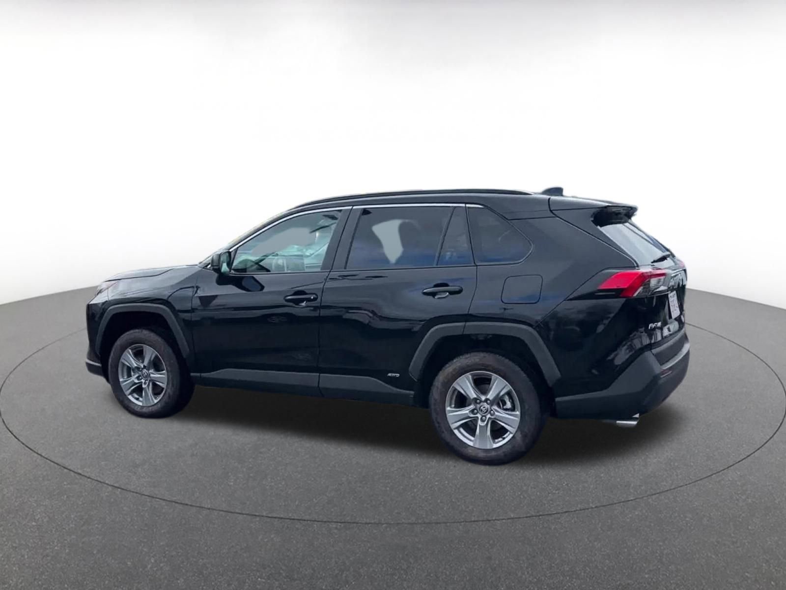 Used 2025 Toyota RAV4 LE image 10