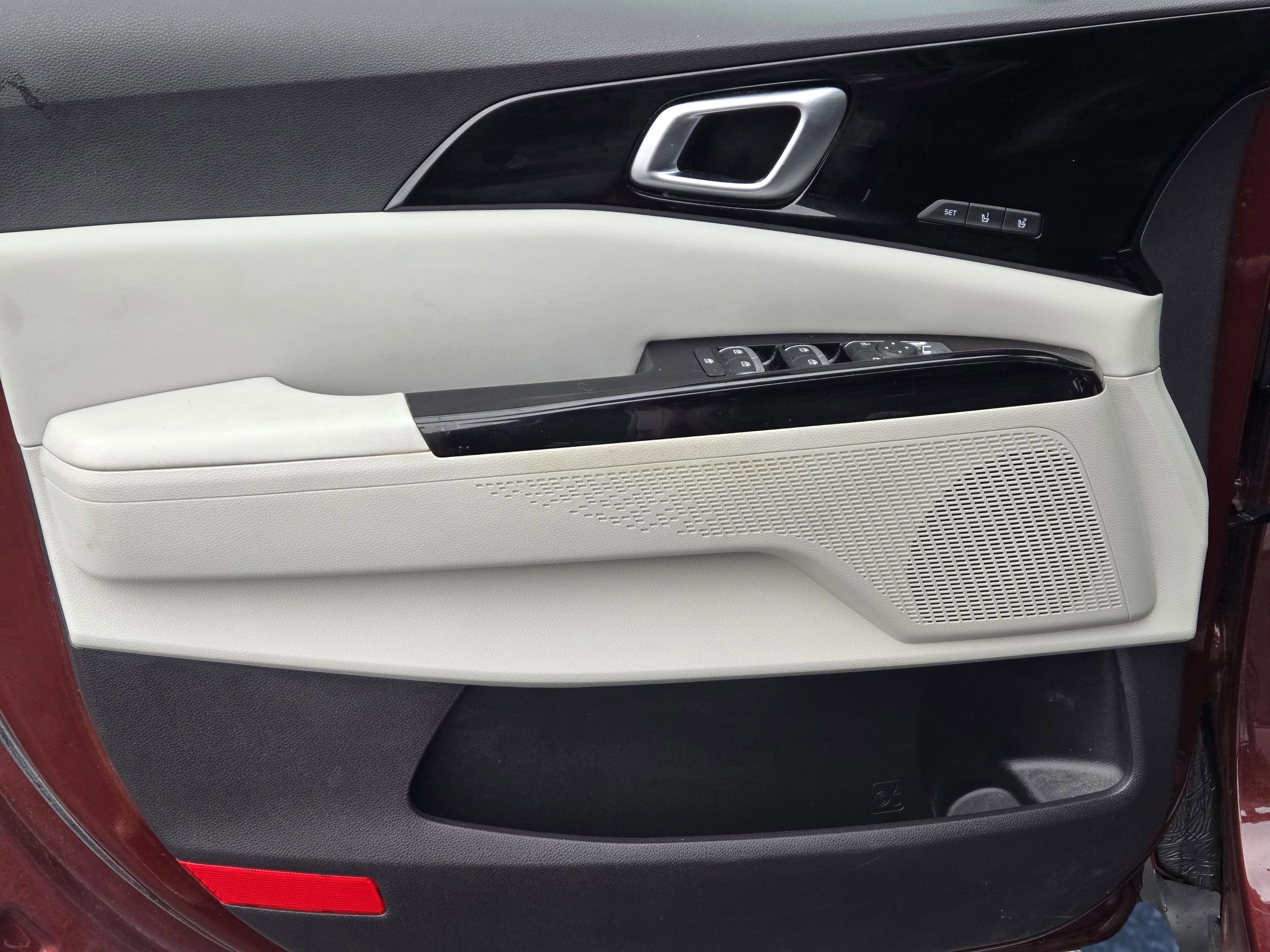 Used 2022 Kia Carnival SX image 13