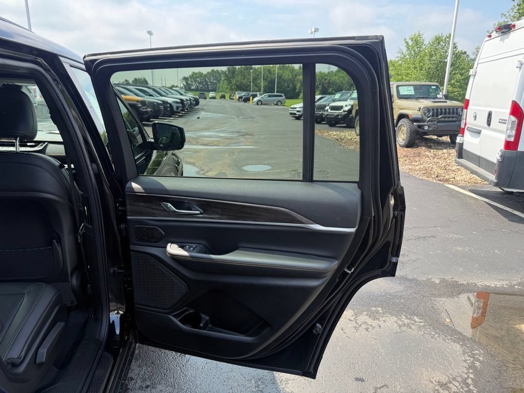 New 2026 Jeep Grand Cherokee L Limited AWD/4WD image 98