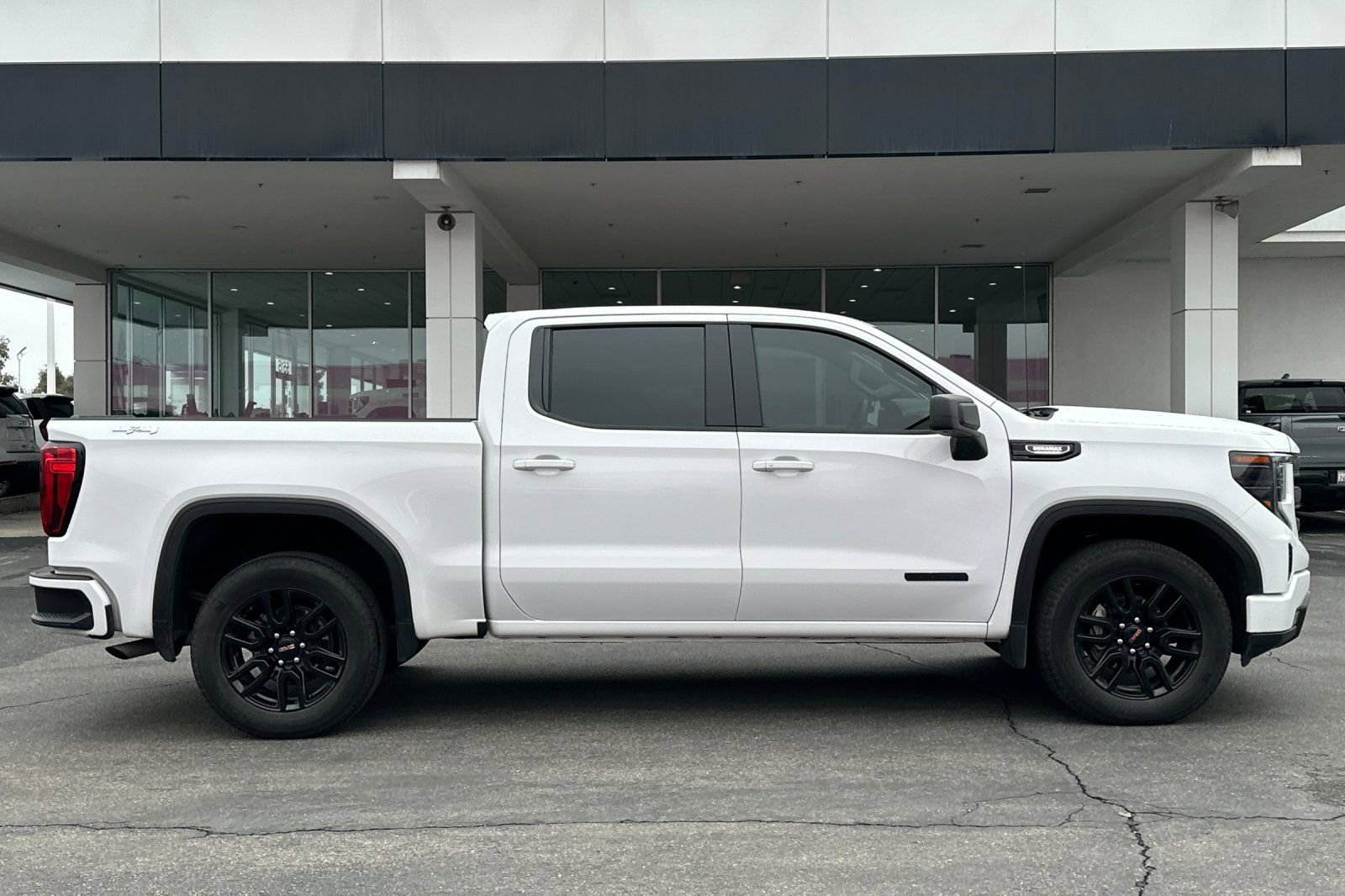 Used 2023 GMC Sierra 1500 Elevation image 3