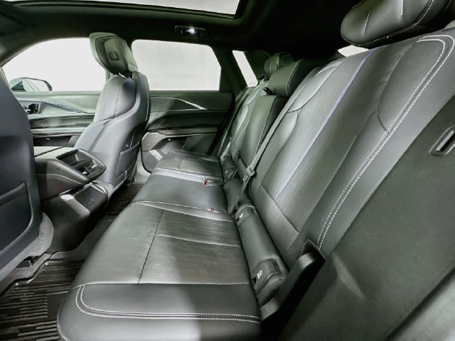 Used 2024 Cadillac Lyriq Sport AWD/4WD image 23