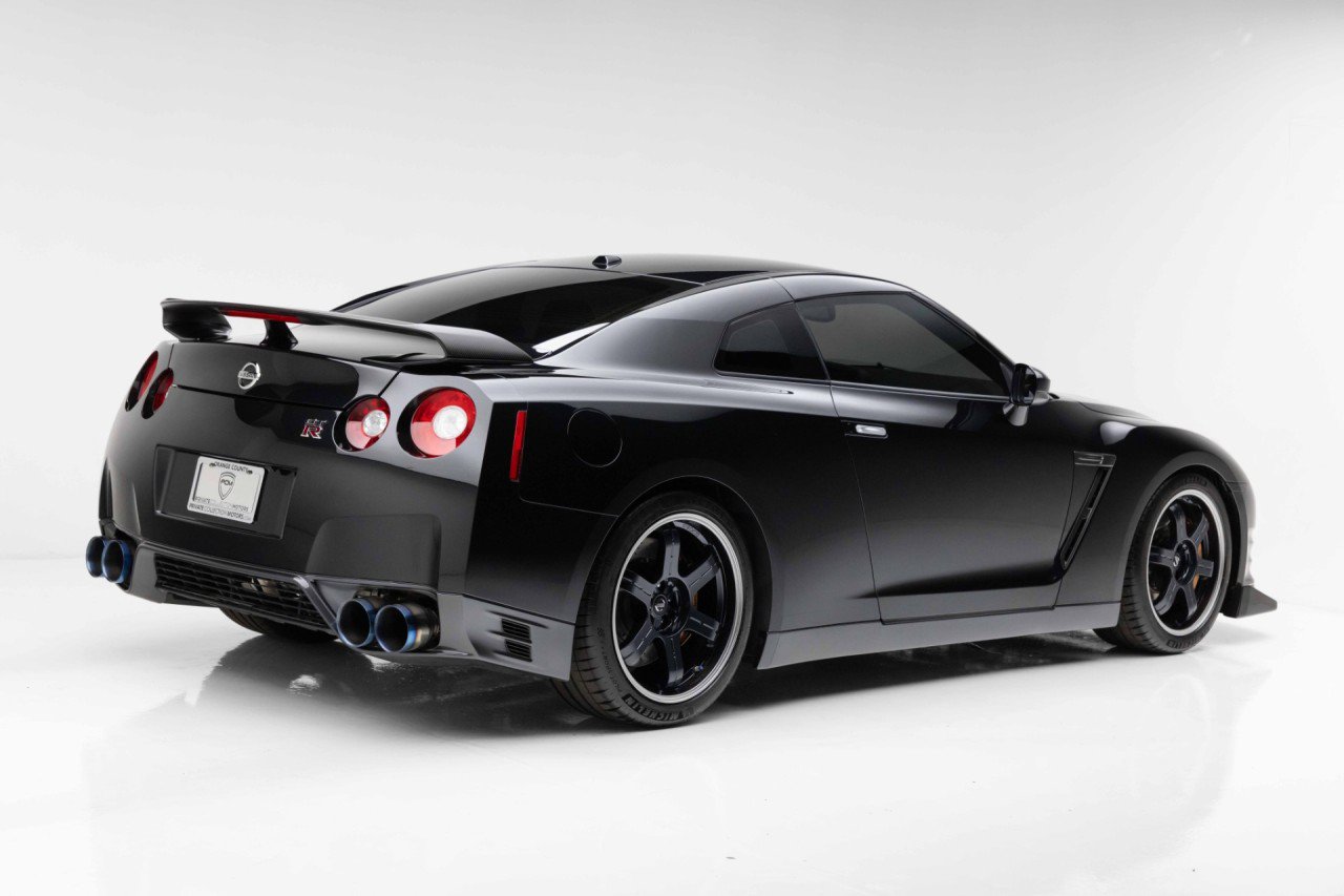 Used 2014 Nissan GT-R Black Edition AWD/4WD image 11