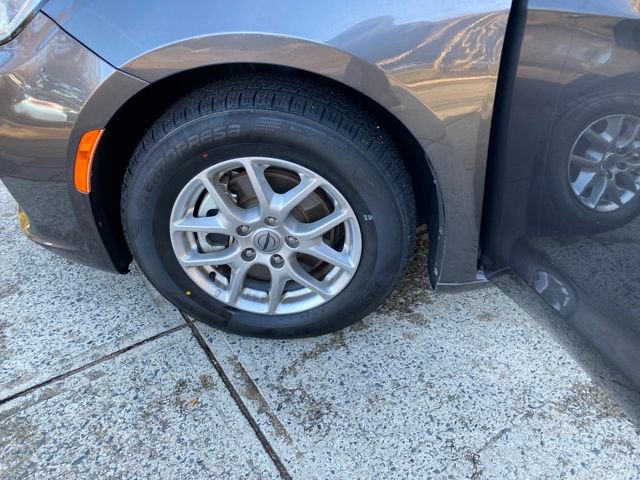 Used 2022 Chrysler Pacifica Touring-L image 30