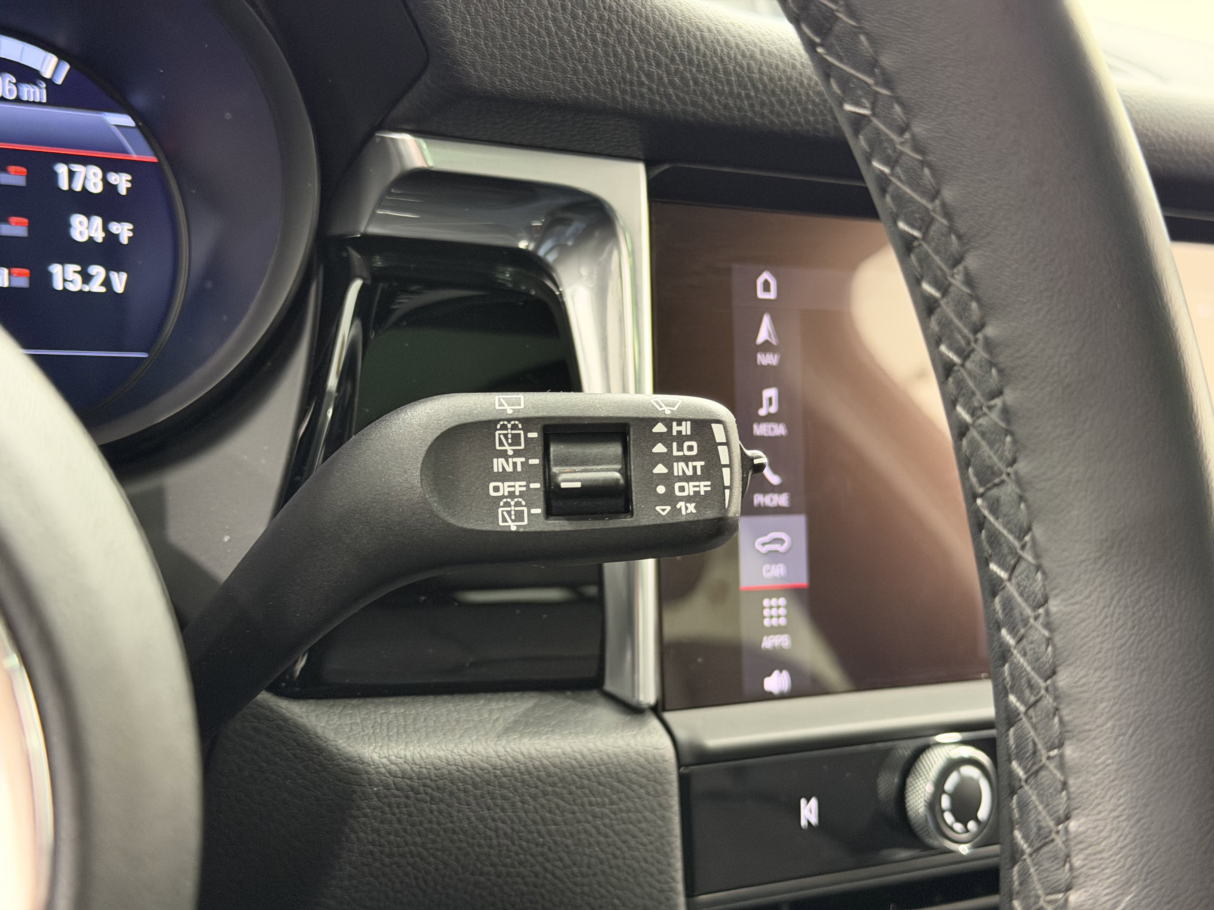 Certified 2025 Porsche Macan image 47