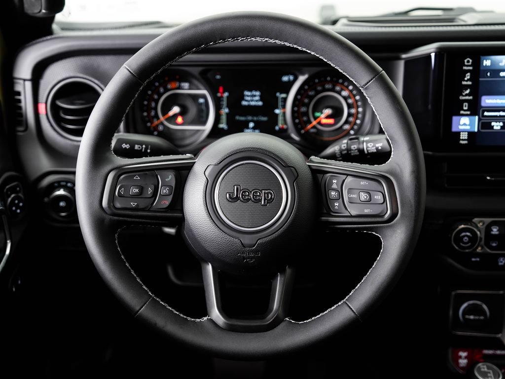 Used 2025 Jeep Wrangler Unlimited Rubicon w/ Convenience Group AWD/4WD image 13