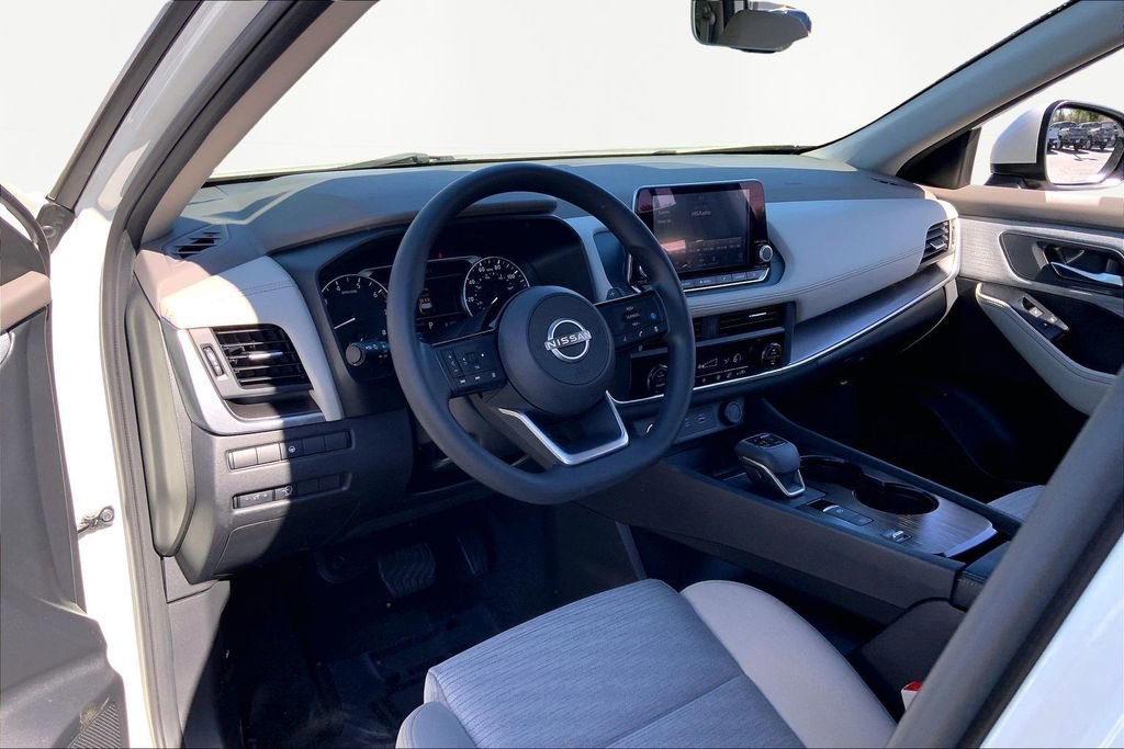 Used 2023 Nissan Rogue SV image 12