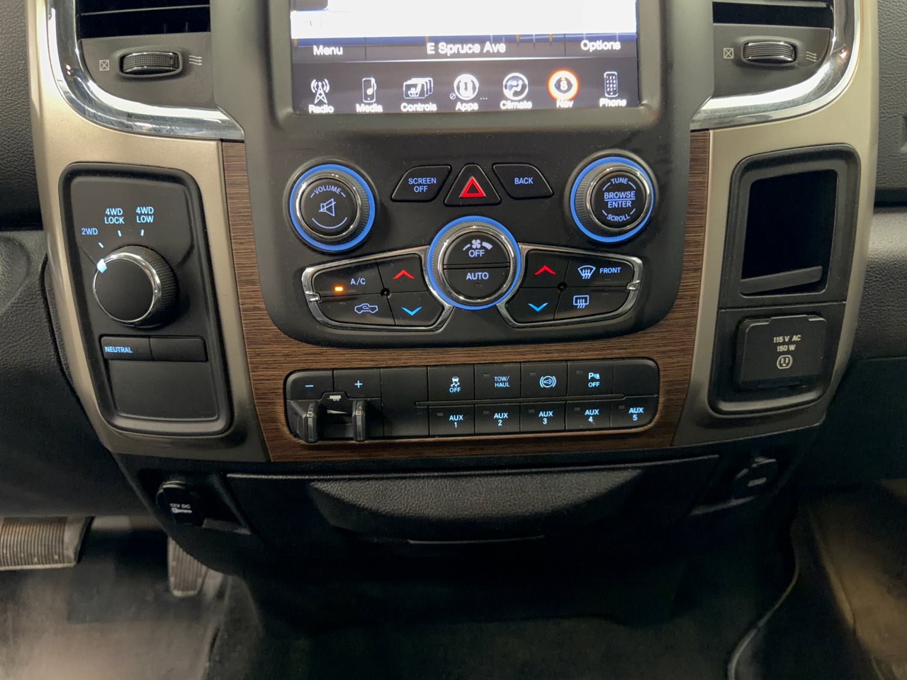 Used 2014 RAM 3500 Laramie w/ Convenience Group AWD/4WD image 22