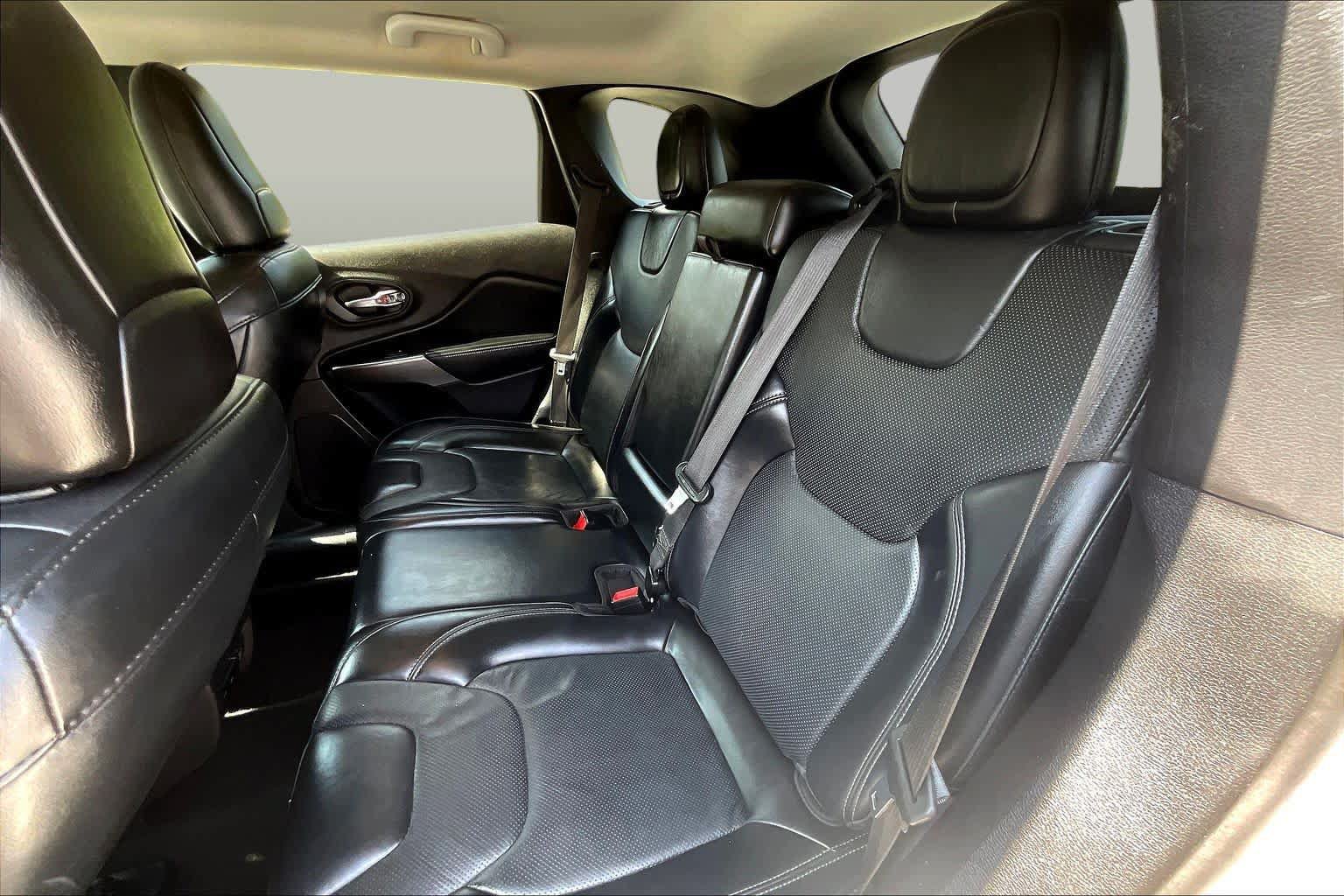 Used 2020 Jeep Cherokee Limited AWD/4WD image 18