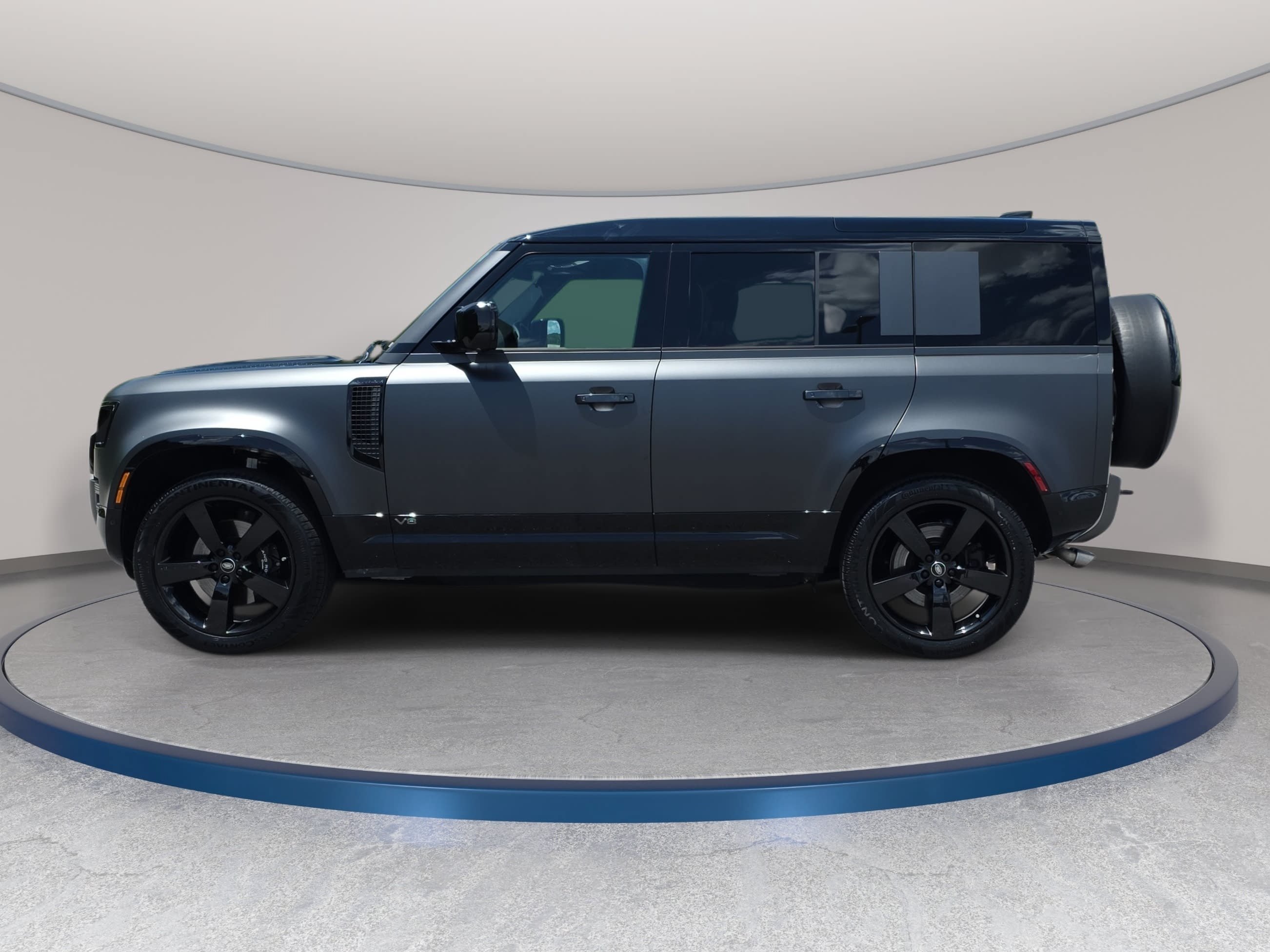 Used 2025 Land Rover Defender 110 V8 AWD/4WD image 8