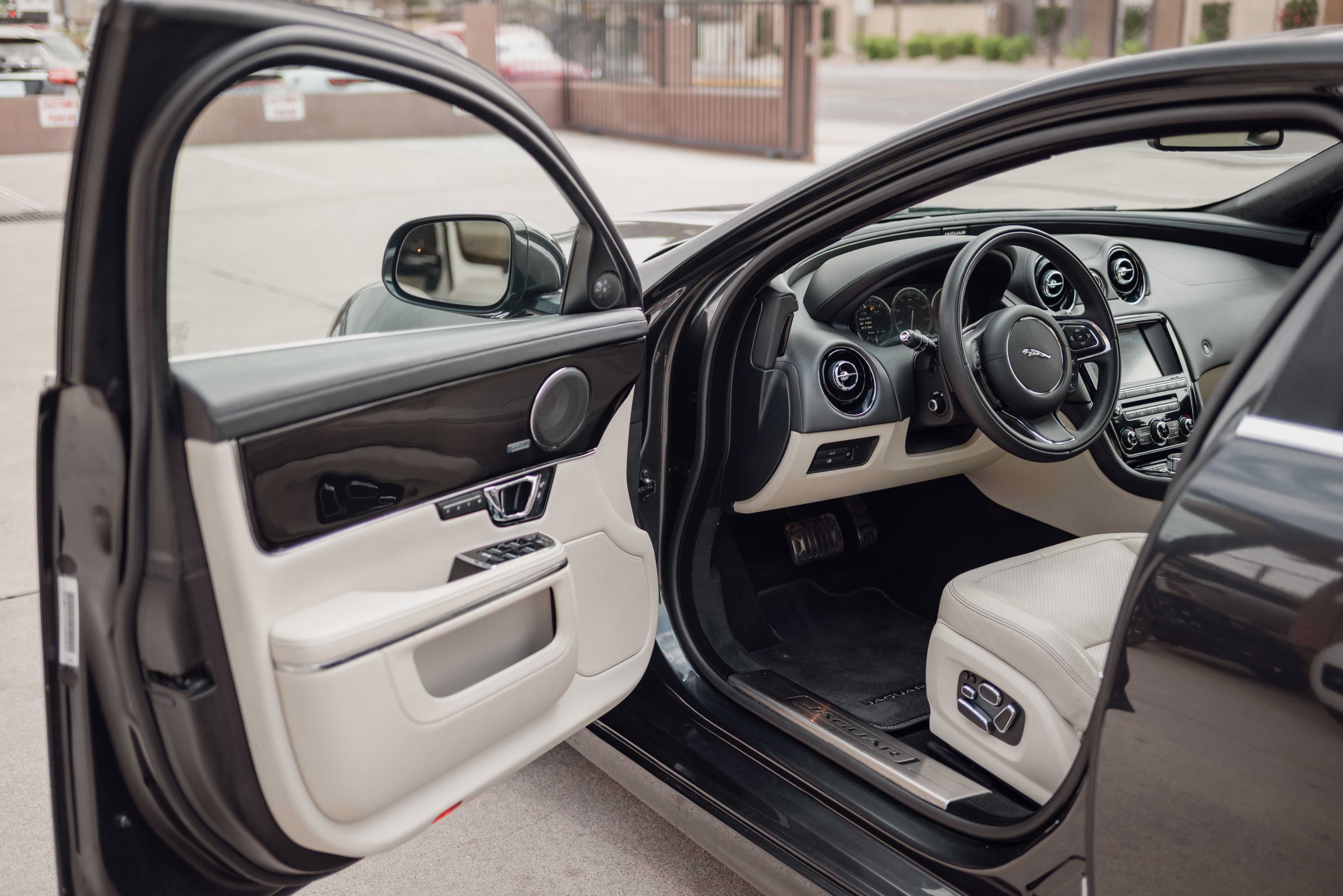Used 2015 Jaguar XJ RWD image 6