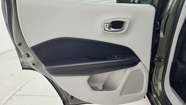 Used 2019 Jeep Compass Latitude FWD image 29