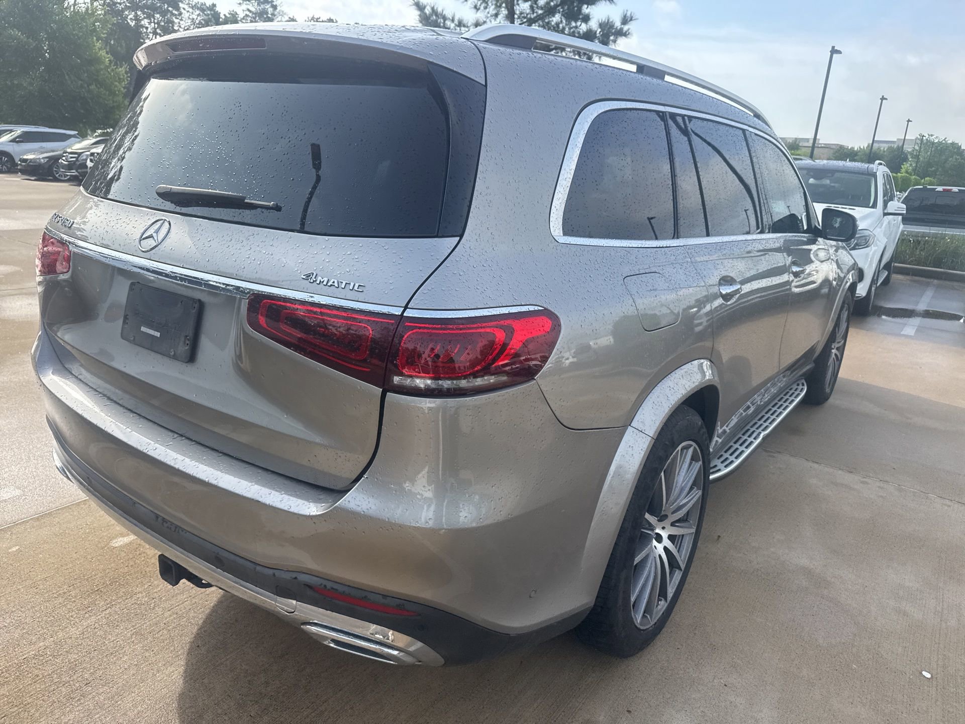 Used 2022 Mercedes-Benz GLS 450 4MATIC image 4