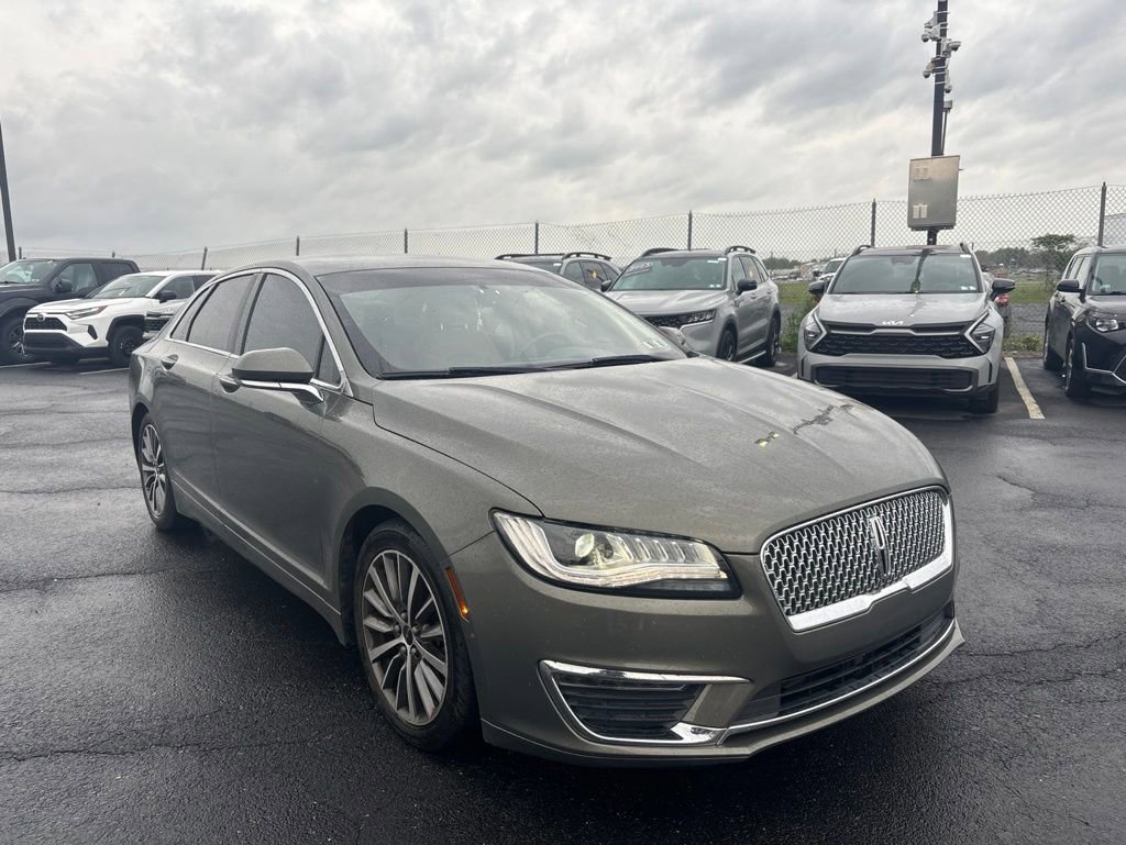 Used 2017 Lincoln MKZ Premiere FWD image 1