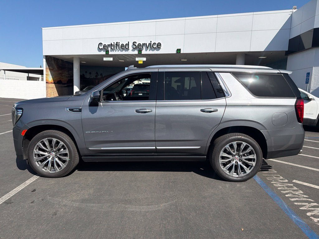 Used 2021 GMC Yukon Denali w/ Denali Premium Package AWD/4WD image 9
