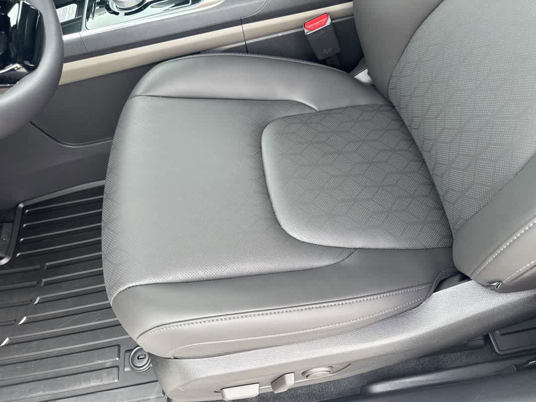 New 2026 Kia Carnival EX FWD image 11