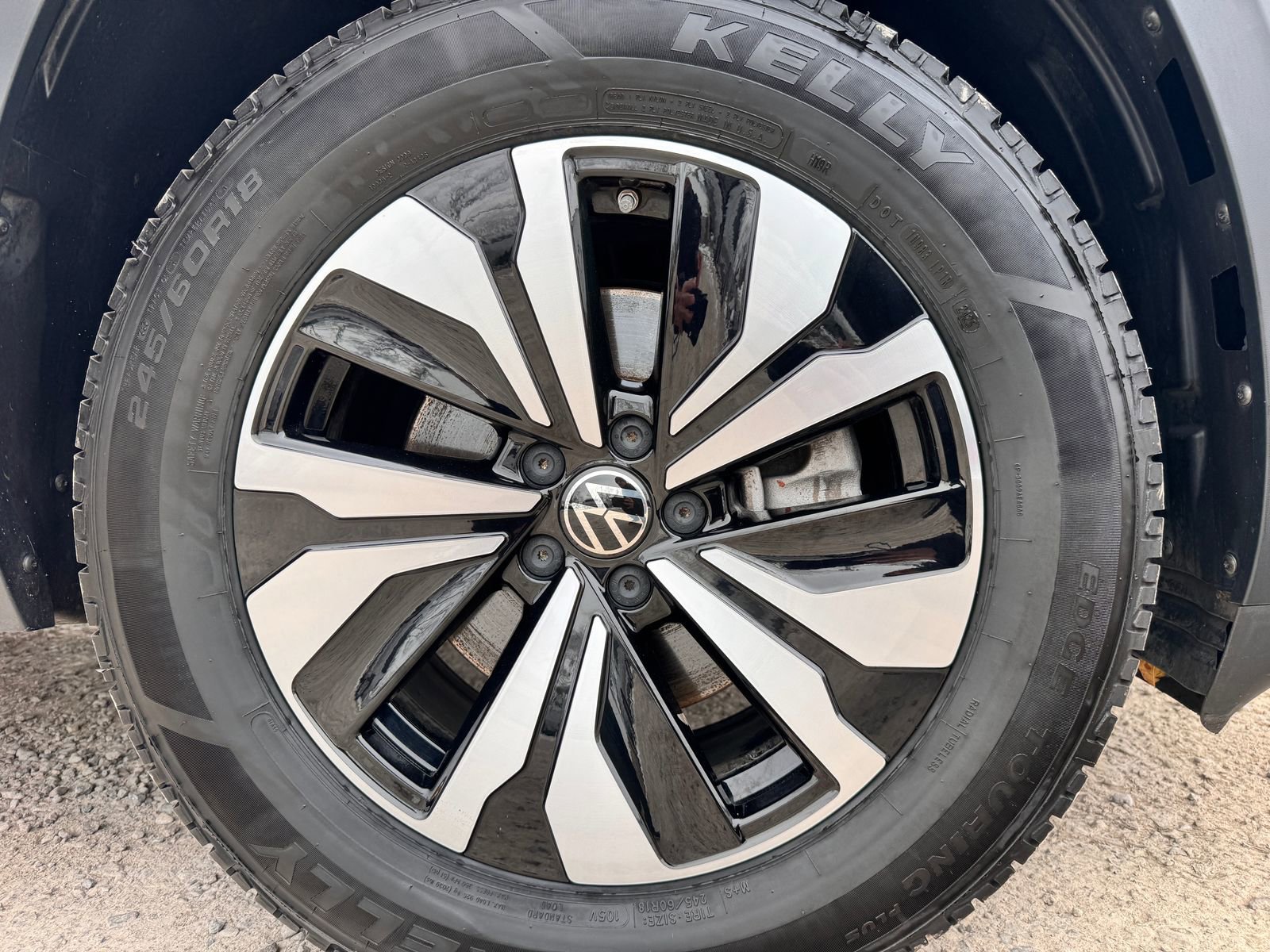 Used 2024 Volkswagen Atlas SE image 33