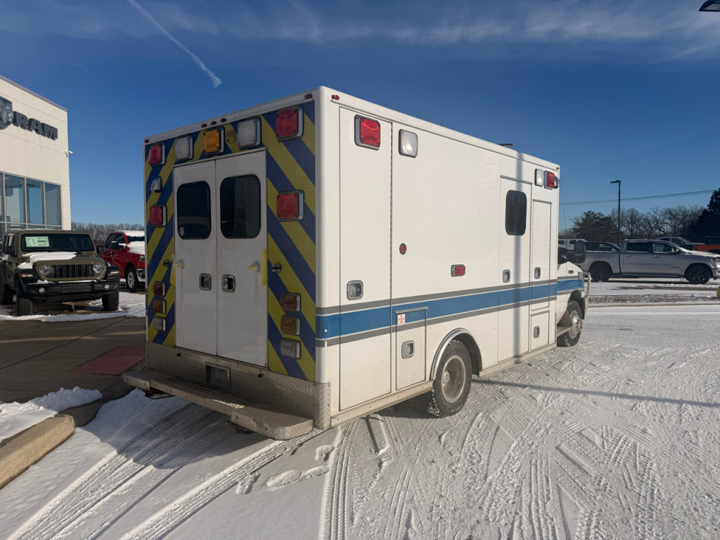 Used 2017 Ford E-450 and Econoline 450 Super Duty w/ Ambulance Prep Package RWD image 3
