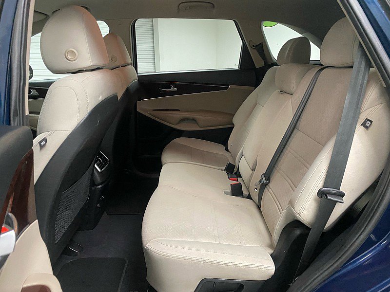 Used 2018 Kia Sorento LX image 11