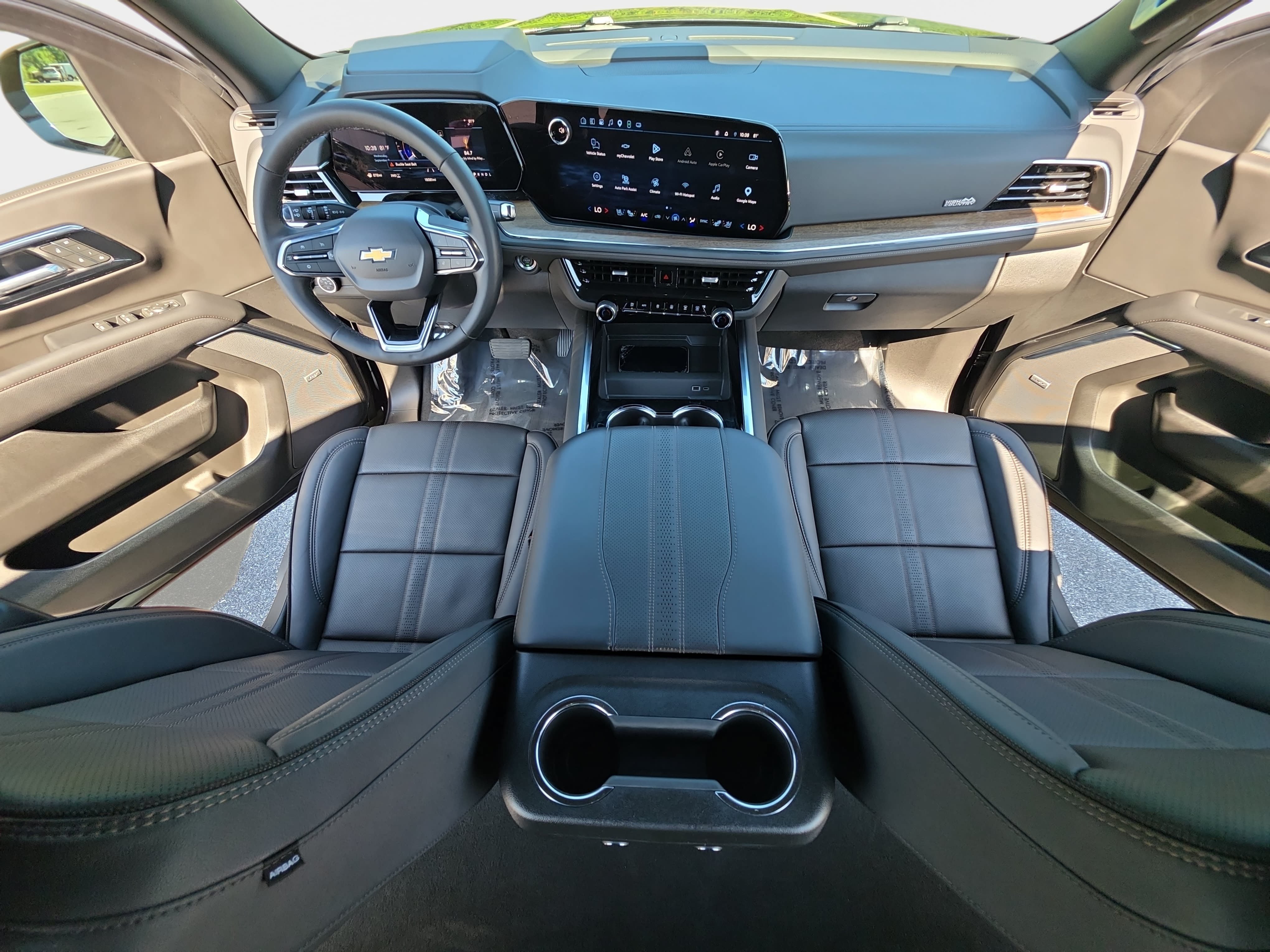 Used 2025 Chevrolet Suburban High Country AWD/4WD image 9