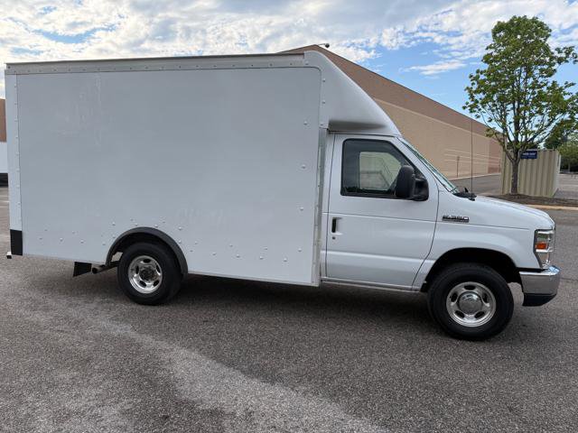 Used 2016 Ford E-350 and Econoline 350 Super Duty w/ Power Windows & Locks Group RWD image 31