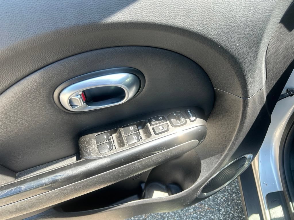 Used 2014 Kia Soul ! w/ Sun & Sound Package FWD image 15