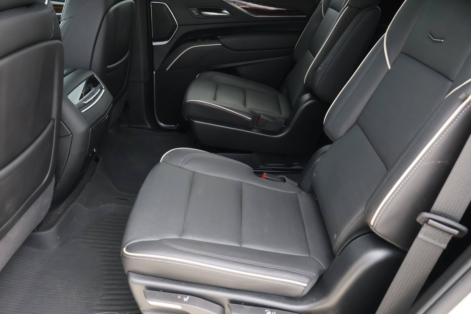 Certified 2024 Cadillac Escalade ESV Premium Luxury RWD image 59