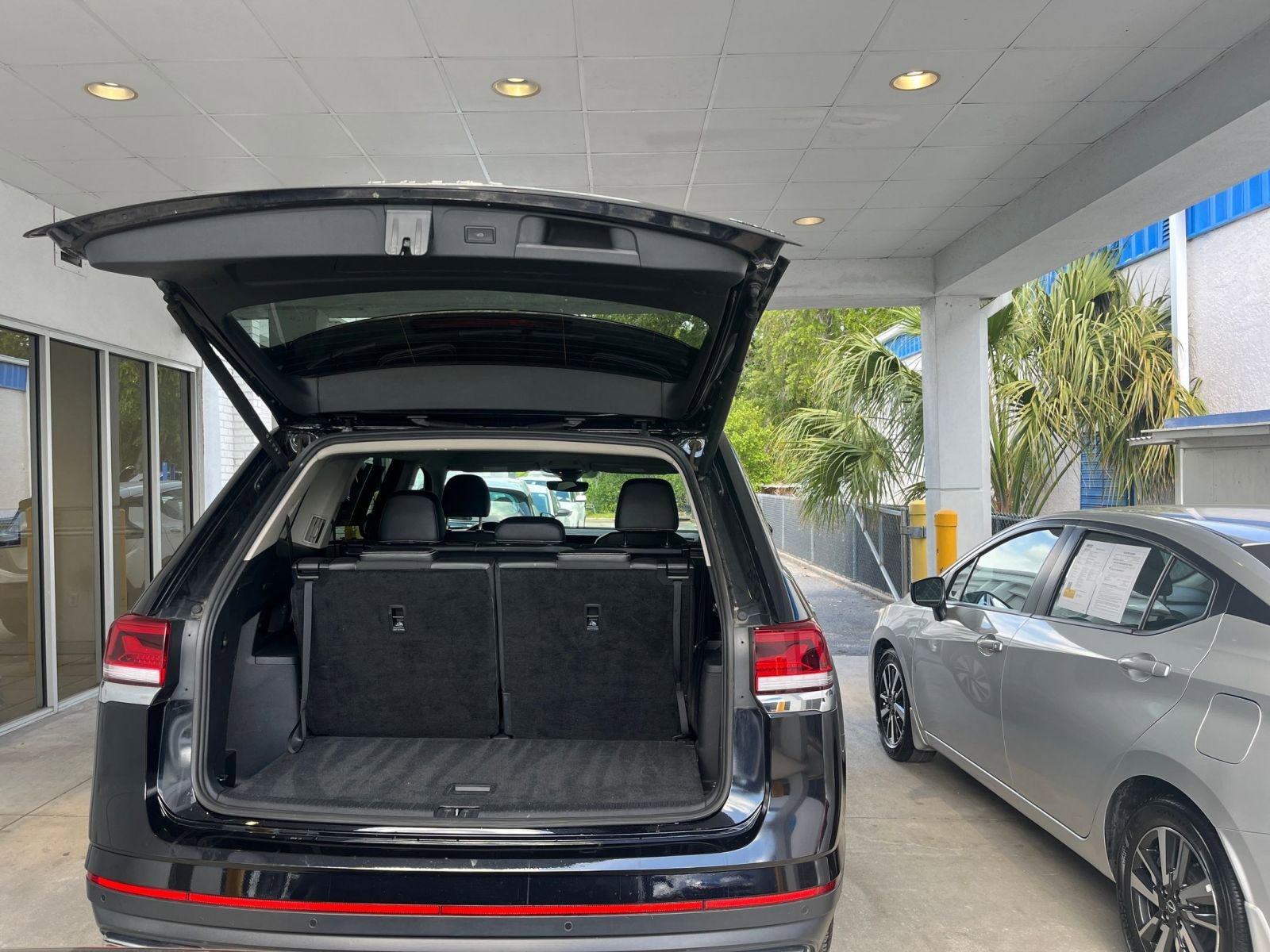 Used 2025 Volkswagen Atlas SE AWD/4WD image 34