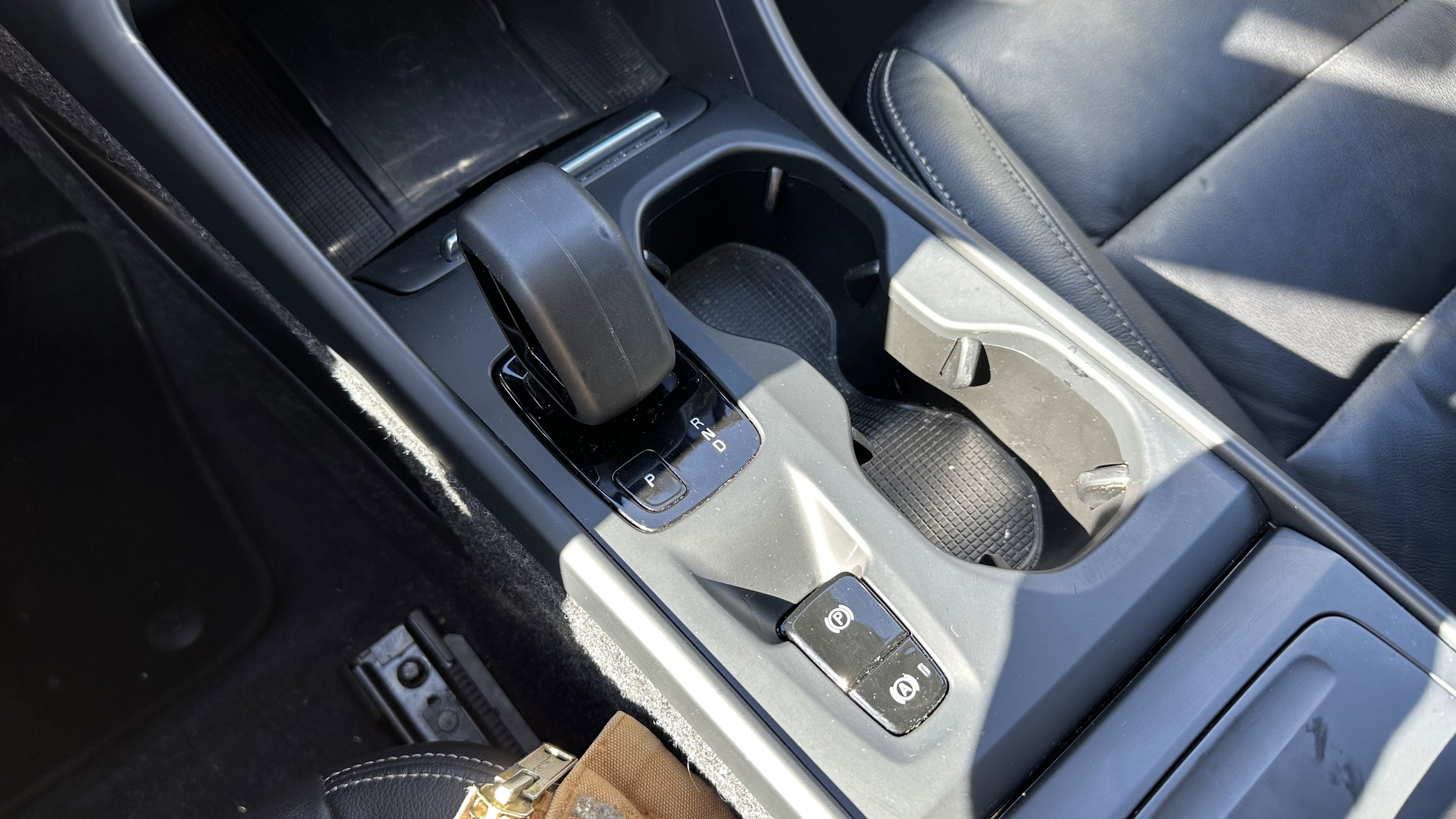 Used 2022 Volvo XC40 T5 Momentum w/ Premium Package image 27