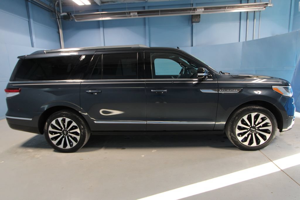 Used 2024 Lincoln Navigator L Reserve AWD/4WD image 36
