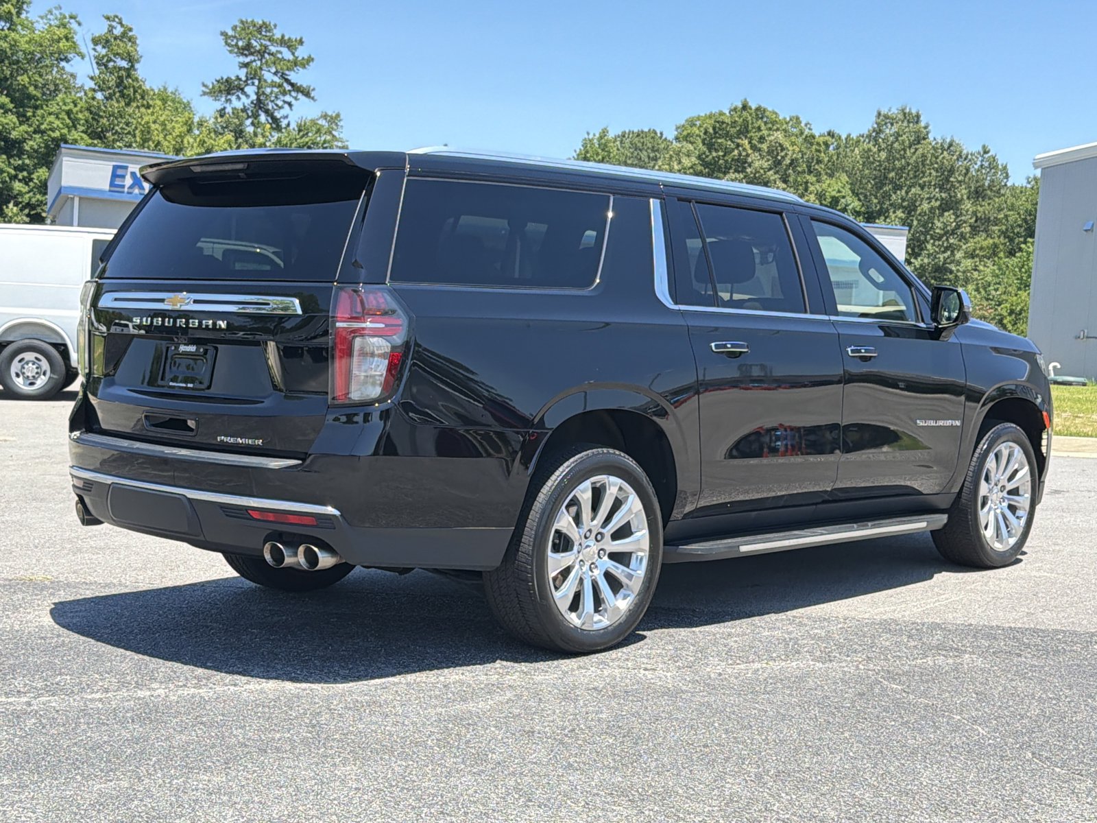 Used 2024 Chevrolet Suburban Premier w/ Premium Package RWD image 12