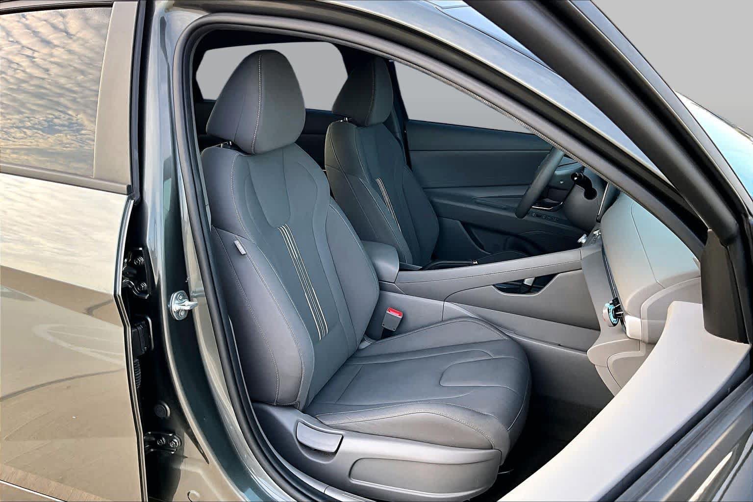 Used 2024 Hyundai Elantra SEL FWD image 9