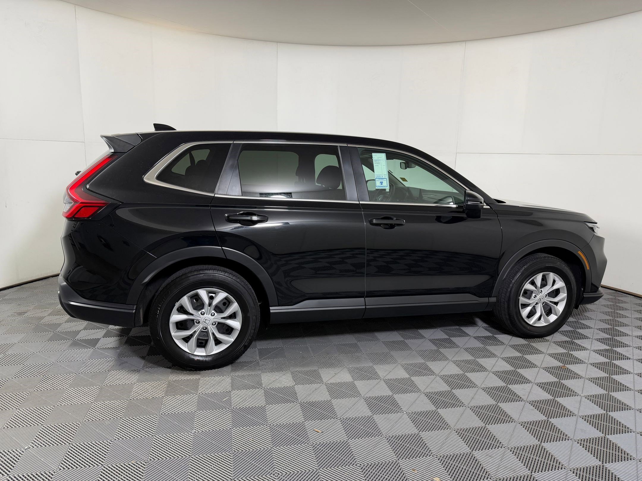 Used 2025 Honda CR-V LX image 7