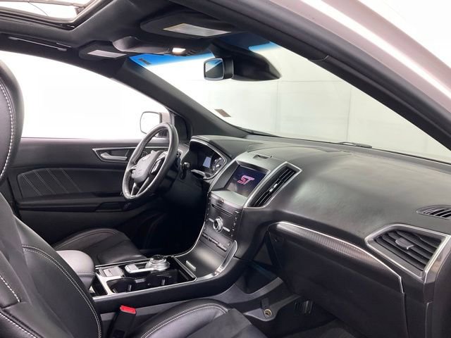 Used 2019 Ford Edge ST w/ Cold Weather Package AWD/4WD image 29