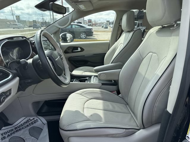 Used 2021 Chrysler Pacifica Limited AWD/4WD image 10