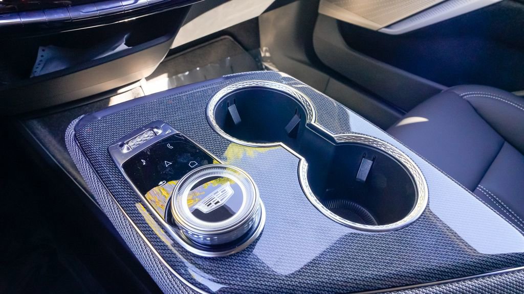 New 2026 Cadillac Optiq Luxury 1 image 21