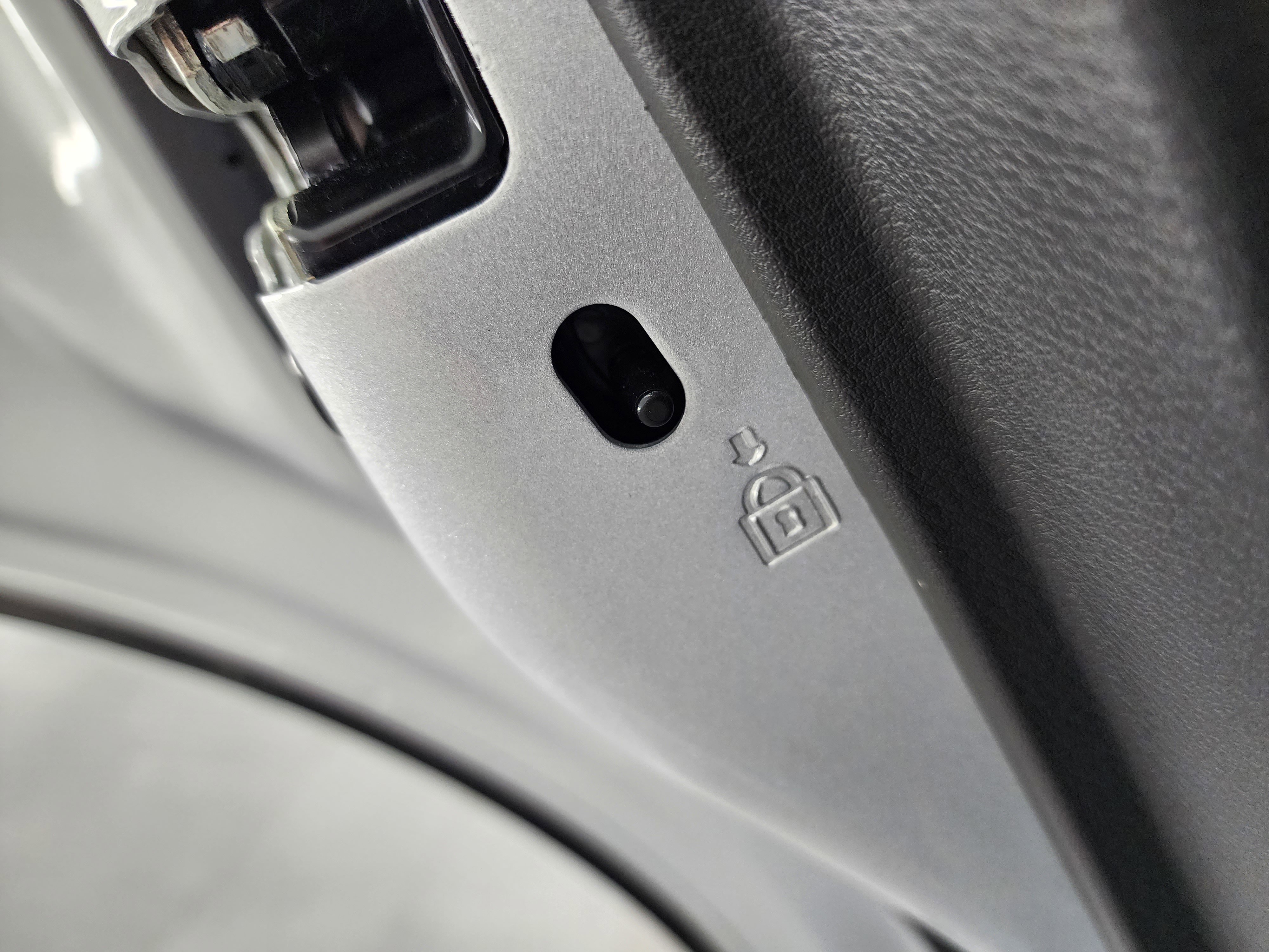 Used 2023 Nissan Rogue SV image 36