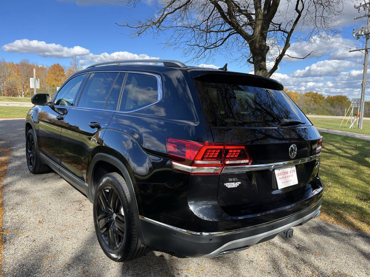 Used 2019 Volkswagen Atlas SEL Premium image 3
