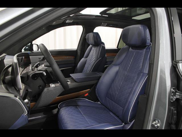 New 2026 Cadillac Vistiq Premium Luxury w/ LPO, Floor Liner Package AWD/4WD image 6