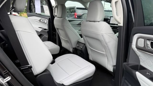 Used 2026 Ford Explorer Platinum w/ LUX Leather Package AWD/4WD image 41