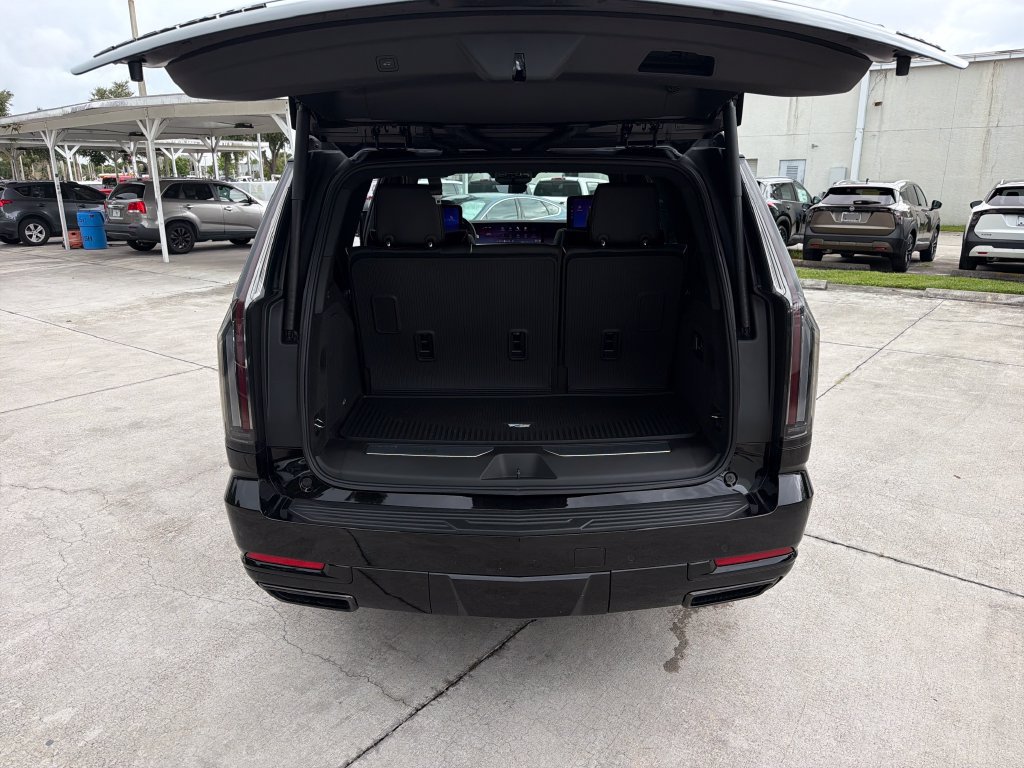 Used 2026 Cadillac Escalade Platinum Sport w/ LPO, ONYX Package AWD/4WD image 33