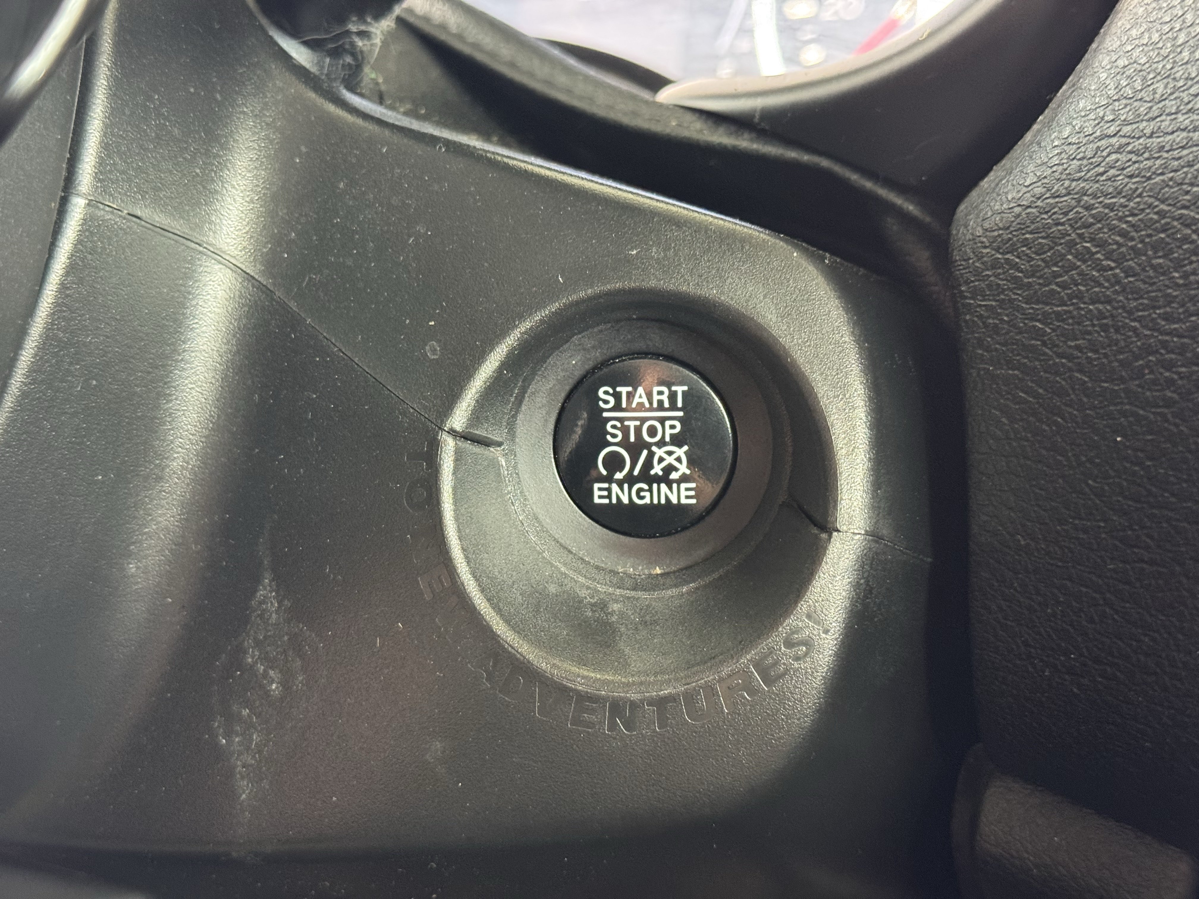 Used 2017 Jeep Renegade Latitude AWD/4WD image 30