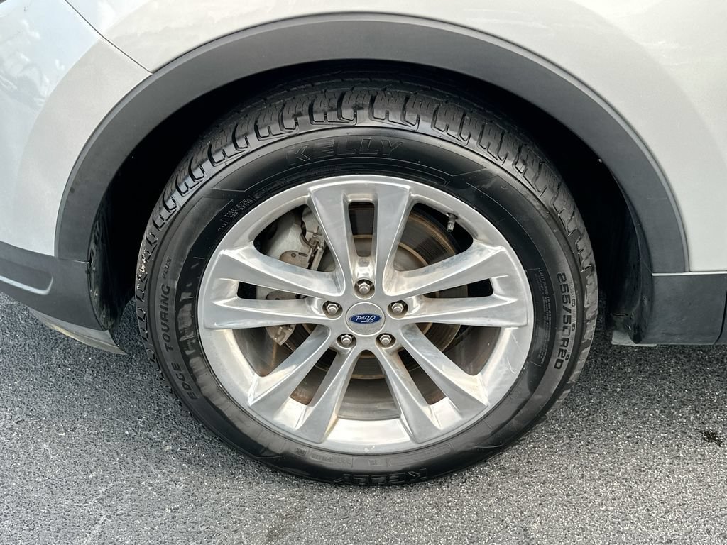 Used 2018 Ford Explorer XLT w/ Equipment Group 202A FWD image 24