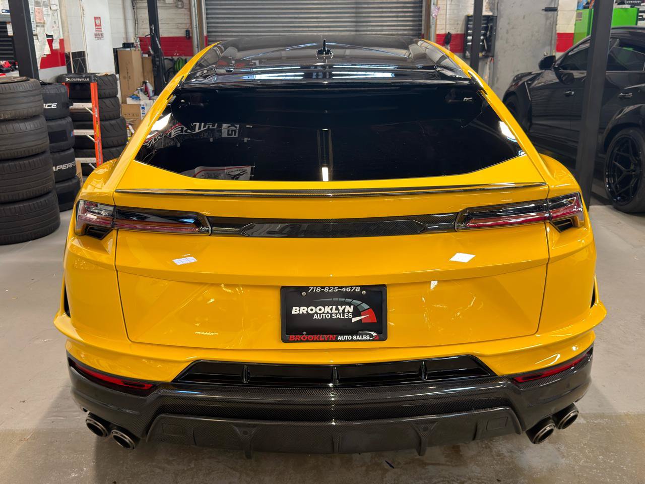 Used 2023 Lamborghini Urus Performante AWD/4WD image 8