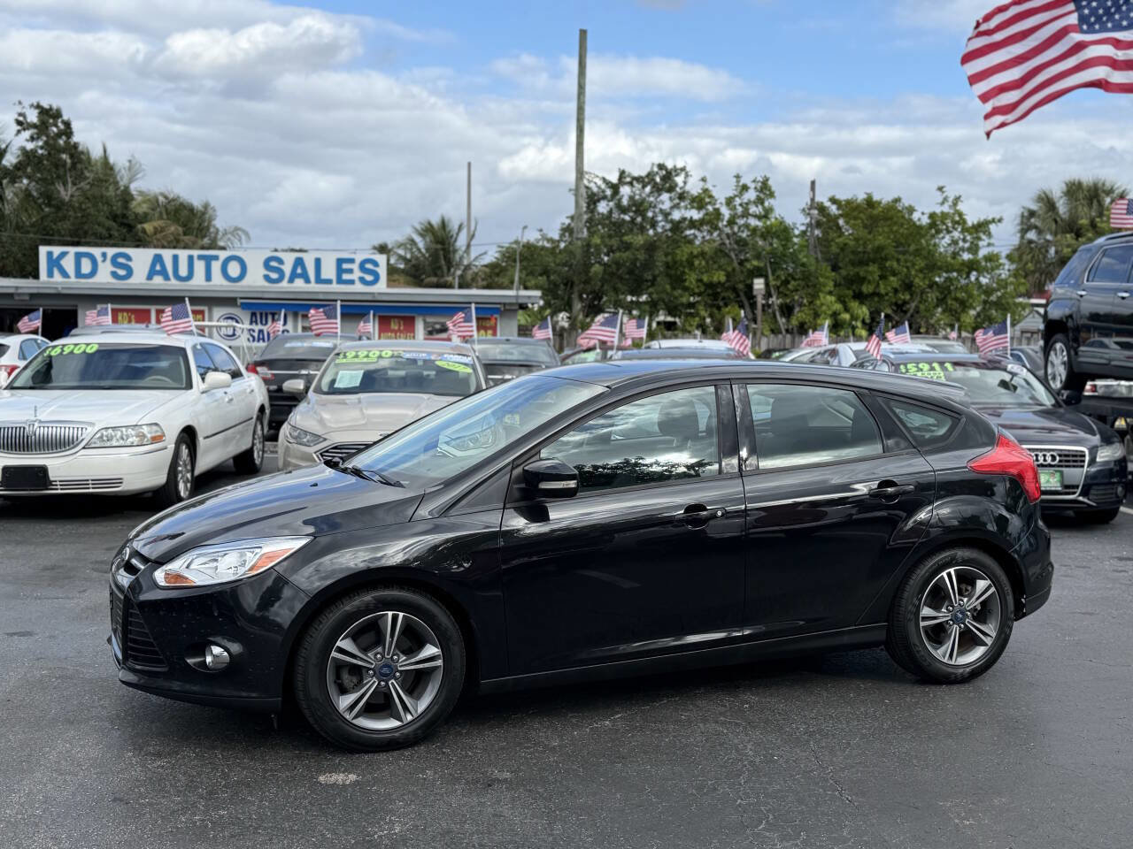 Used 2014 Ford Focus SE w/ SE Sport Package image 4