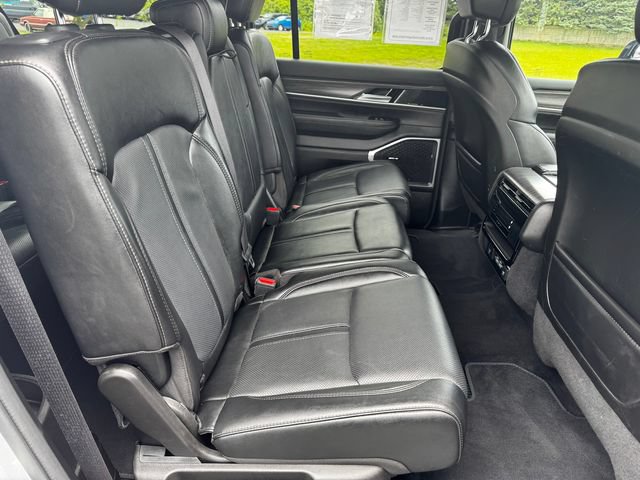 Certified 2024 Jeep Wagoneer L Series II w/ Flexible Seating Group AWD/4WD image 16