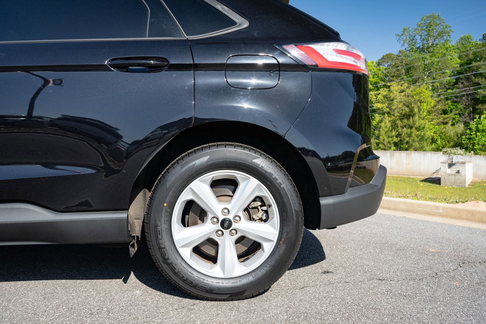 Used 2023 Ford Edge SE AWD/4WD image 6