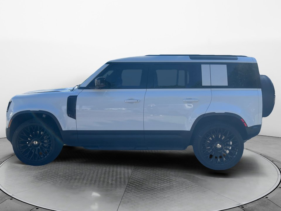 Used 2025 Land Rover Defender 110 S image 4