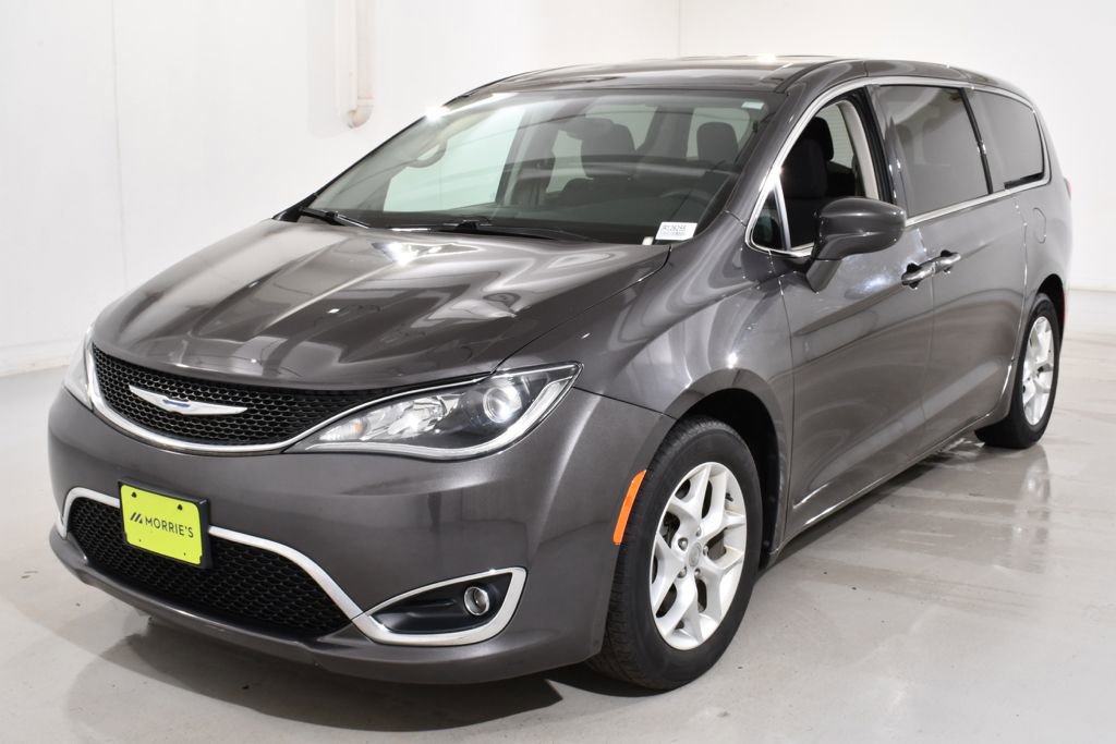 Used 2018 Chrysler Pacifica Touring Plus w/ Tire & Wheel Group FWD image 2