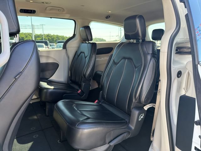 Used 2023 Chrysler Pacifica Touring-L FWD image 35