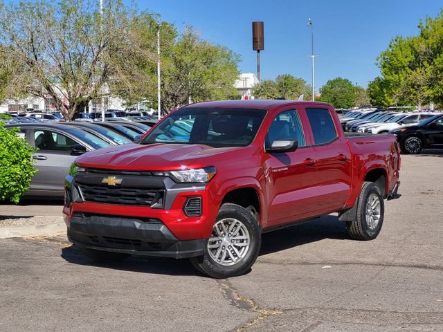 Used 2025 Chevrolet Colorado LT image 2